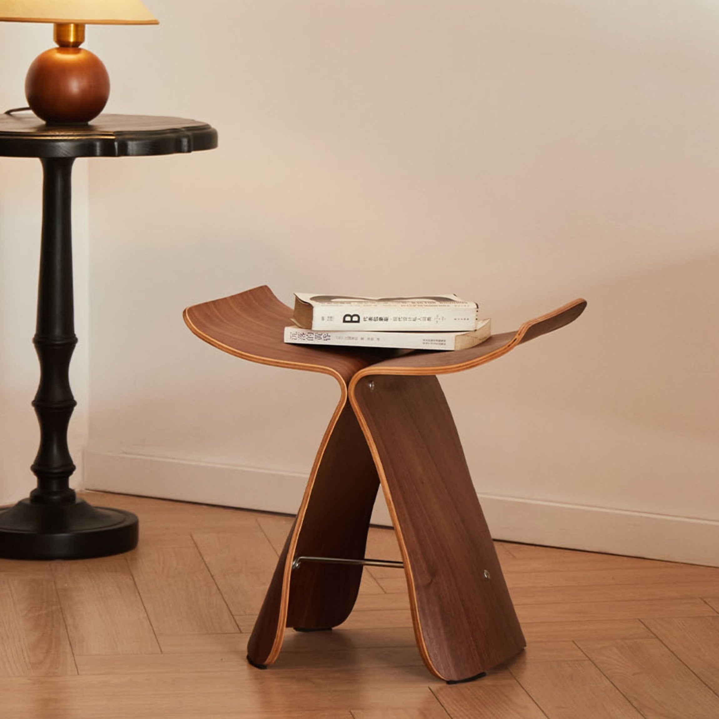 Elegante Vlinderkruk – Design senza tempo per soggiorno e ingresso