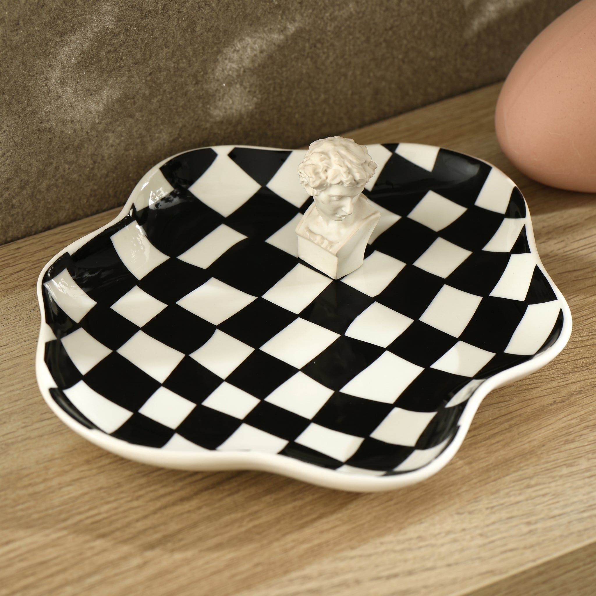 Vassoio decorativo con motivo a scacchiera