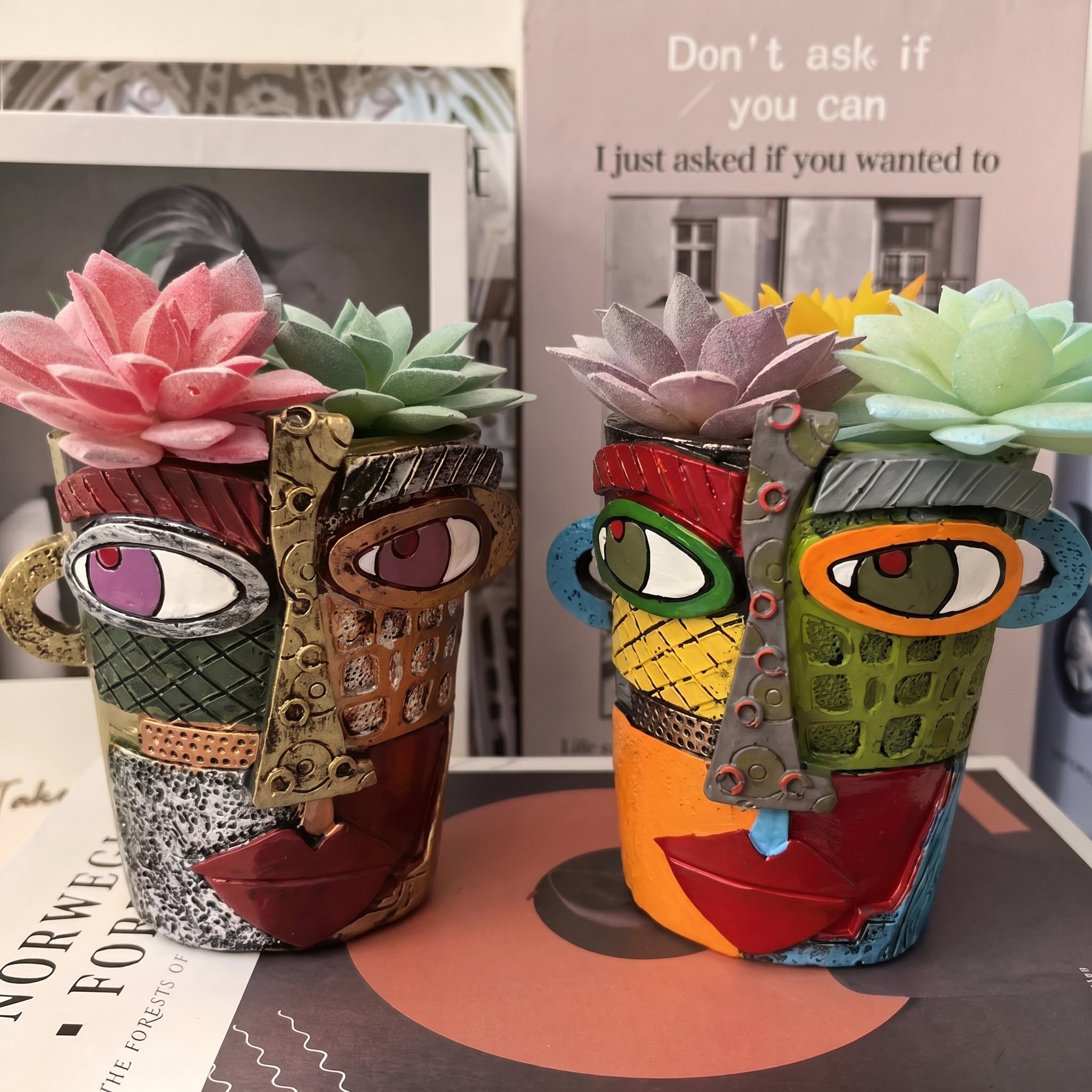 Vaso decorativo per fiori con design astratto del volto