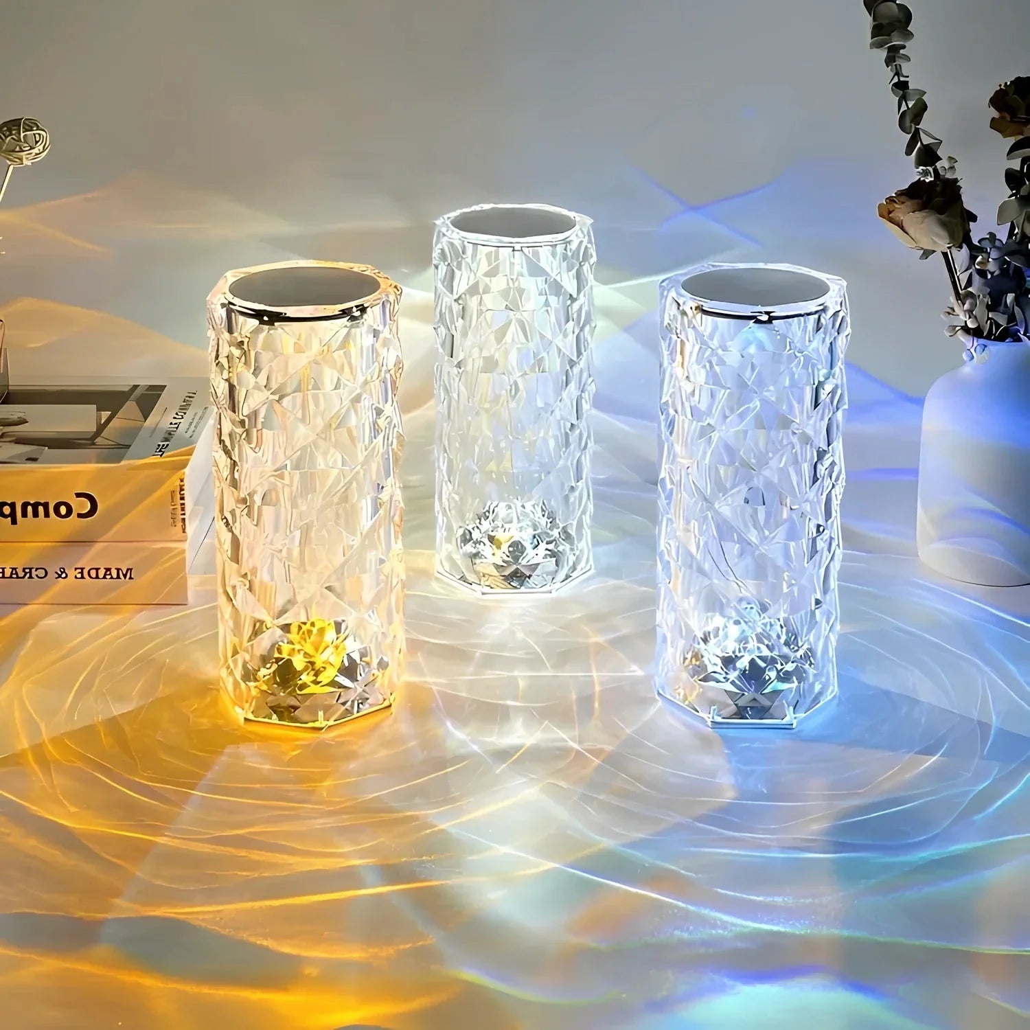 Lampada da tavolo LED a diamante con rosa di cristallo decorativa