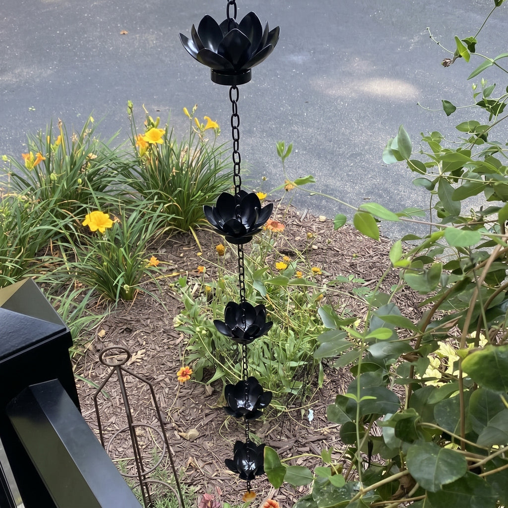 Catena decorativa per pioggia con coppe di fiori di loto