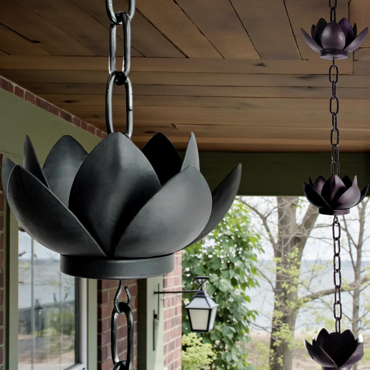 Catena decorativa per pioggia con coppe di fiori di loto