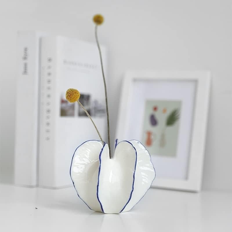 Vaso decorativo con struttura rigata