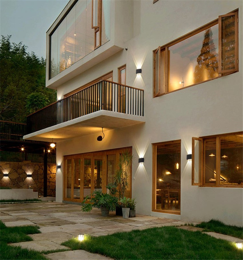 Moderna Applique LED Impermeabile per Interni ed Esterni | Illuminazione Elegante ed Energeticamente Efficiente