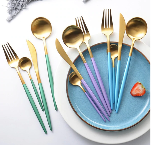 SET DI POSATE LUSSUOSE IN ACCIAIO INOSSIDABILE 24 PEZZI ORO-ARGENTO