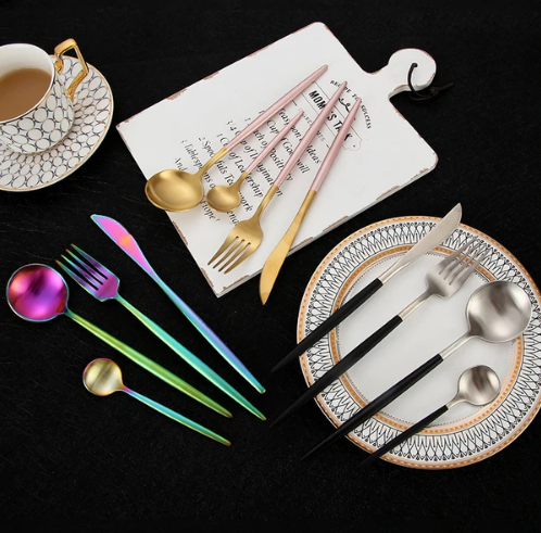 SET DI POSATE LUSSUOSE IN ACCIAIO INOSSIDABILE 24 PEZZI ORO-ARGENTO