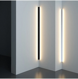 Lampada da parete lineare LED minimalista con illuminazione atmosferica