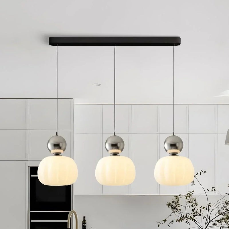 Lampadario Art Deco in tonalità crema – Stile ed Eleganza