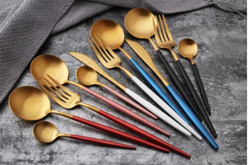 SET DI POSATE LUSSUOSE IN ACCIAIO INOSSIDABILE 24 PEZZI ORO-ARGENTO