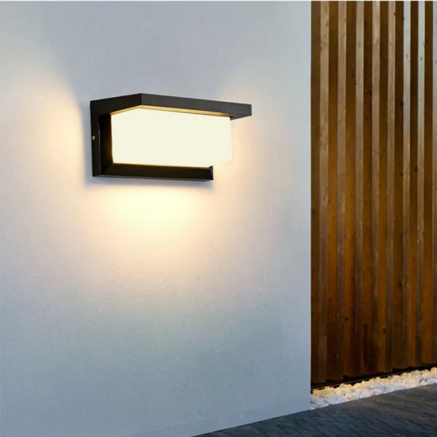 Lampada da parete esterna Pikka con sensore di movimento – Lampada a LED da esterno a risparmio energetico per giardini e ingressi
