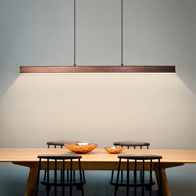 Moderno Lampadario a LED – Stile Industriale con Dettagli in Pelle