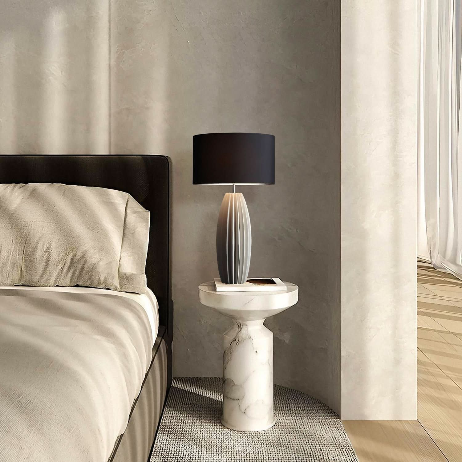 Lampada da Tavolo Elegante a Strati – Base in Ceramica con Paralume in Tessuto