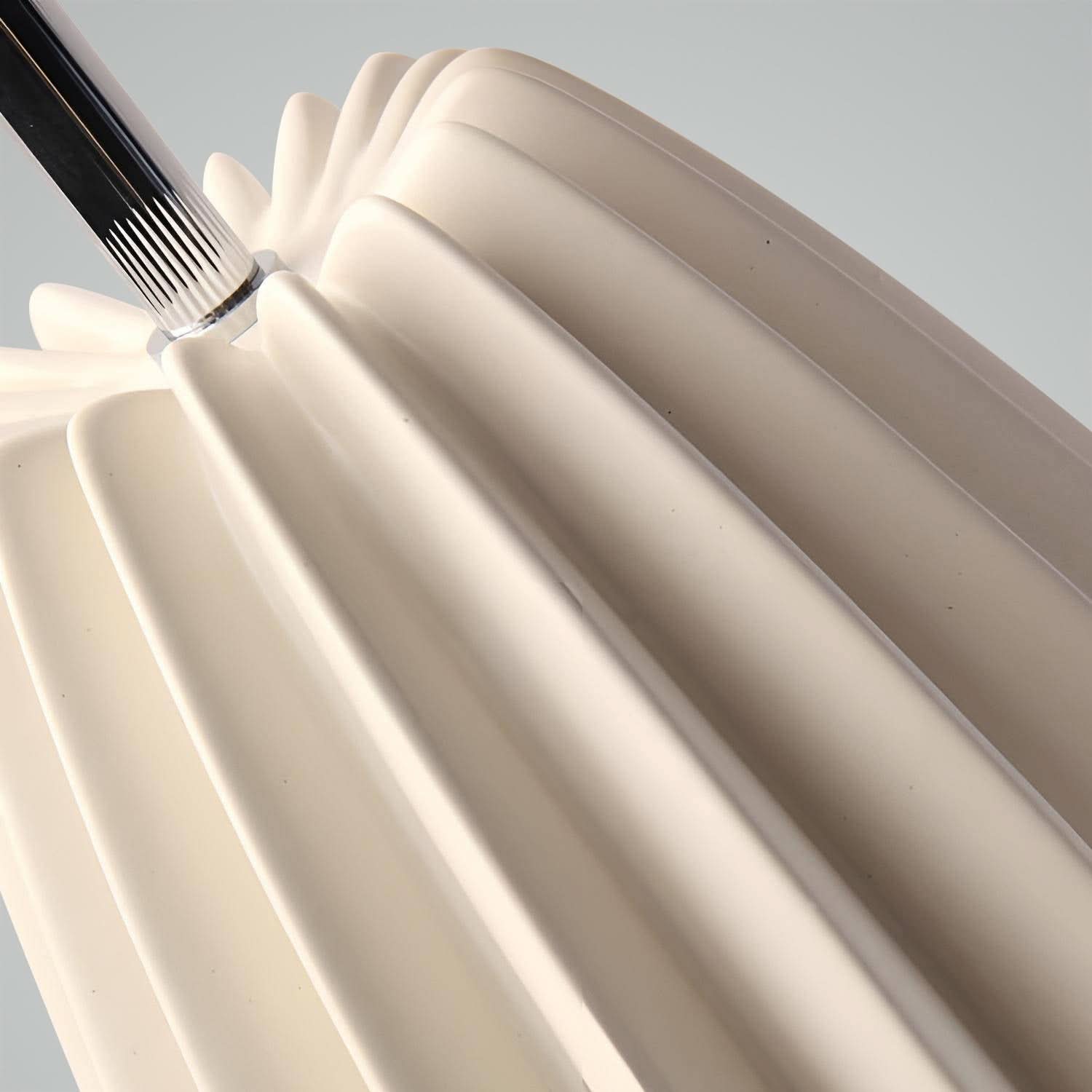 Lampada da Tavolo Elegante a Strati – Base in Ceramica con Paralume in Tessuto