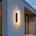 Elegante Lampada da Parete in Alabastro con Cornice in Metallo Nero