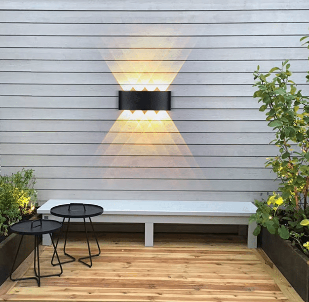 Elina – Lampada da parete LED moderna per interni ed esterni in nero e bianco
