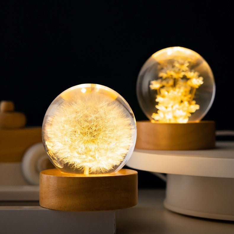 Lampada a sfera di cristallo con fiori eterni – Lumora