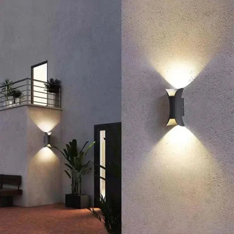 Applique da esterno resistente agli agenti atmosferici con protezione IP65