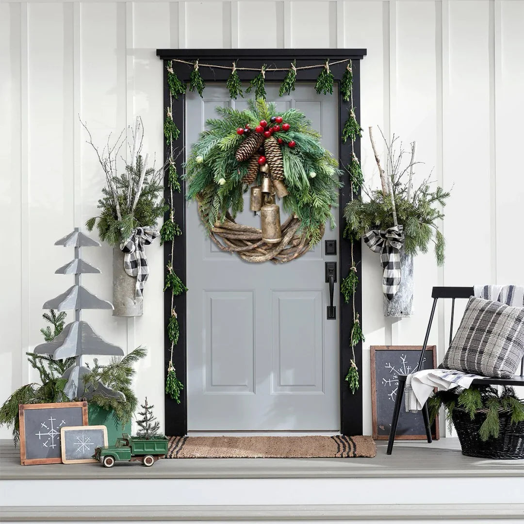 Ghirlanda di Natale Stile Boho Base in Vite Rustica con Pigne e Campane Dorate