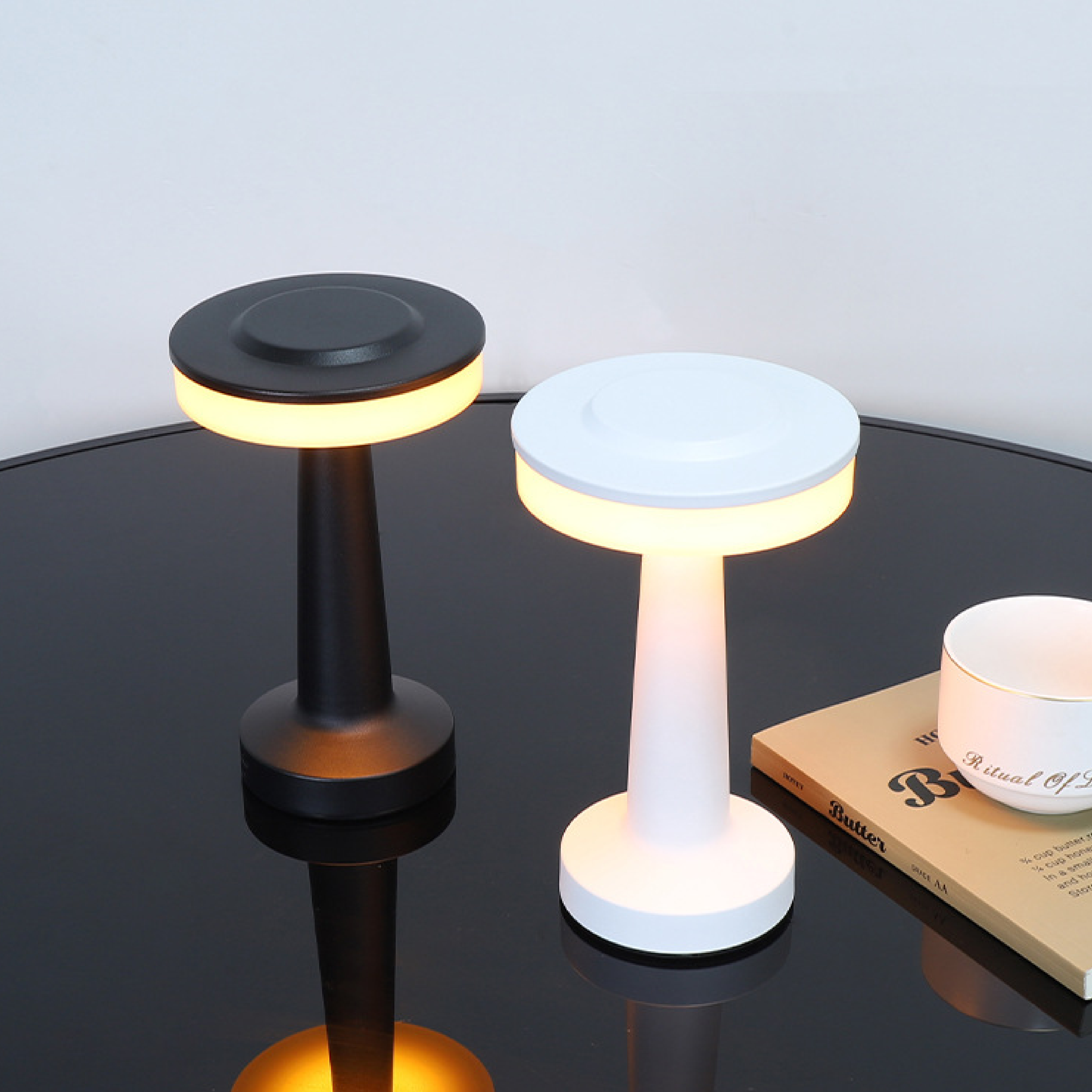 Lampada da Tavolo LED in Metallo Moderna