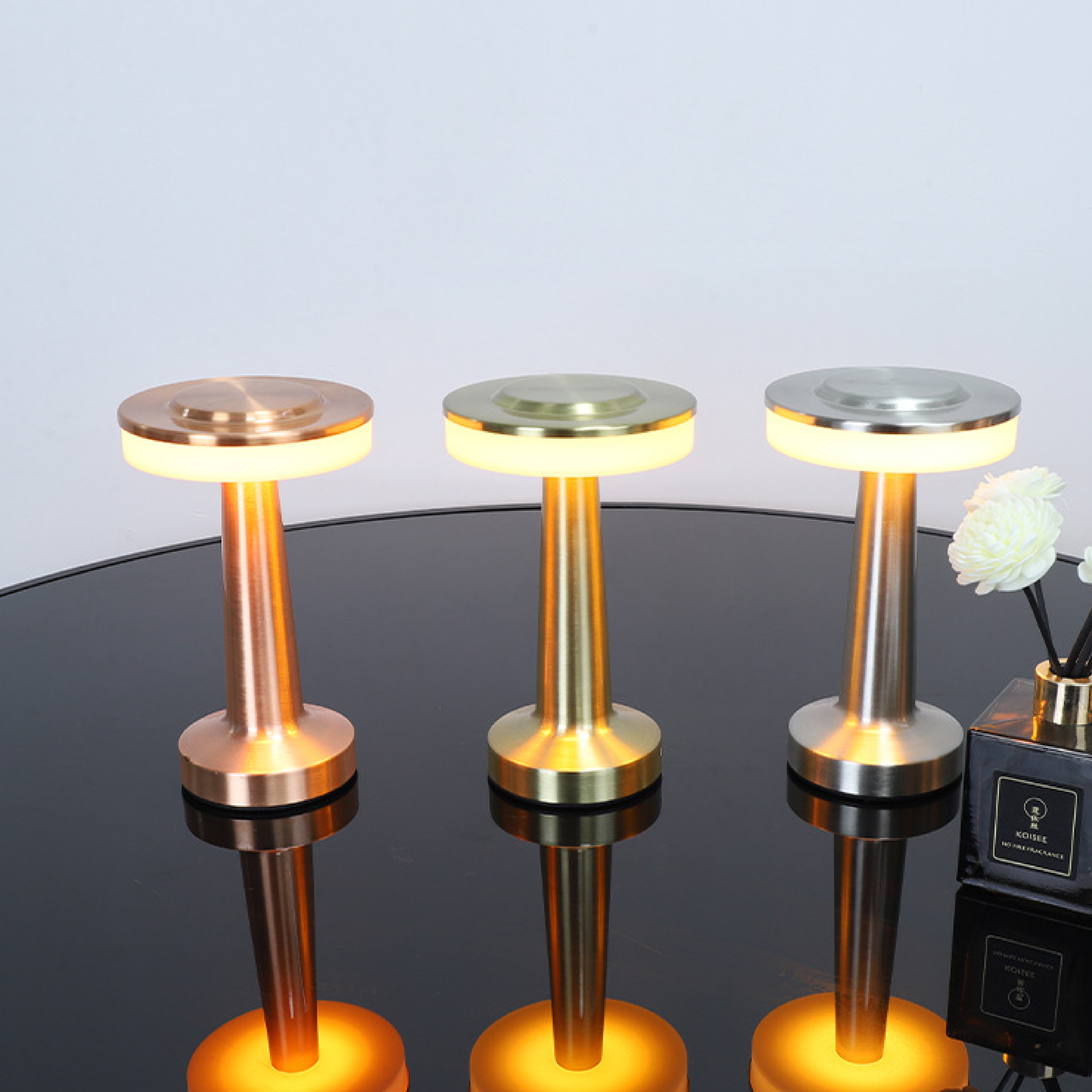 Lampada da Tavolo LED in Metallo Moderna