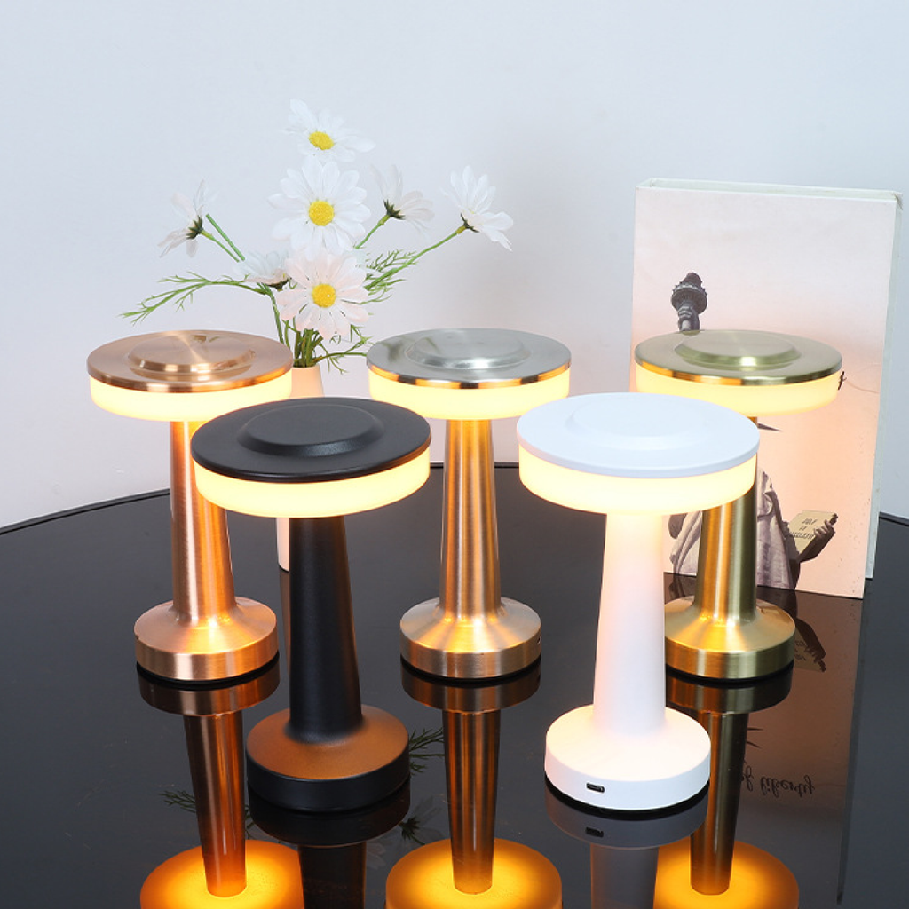 Lampada da Tavolo LED in Metallo Moderna