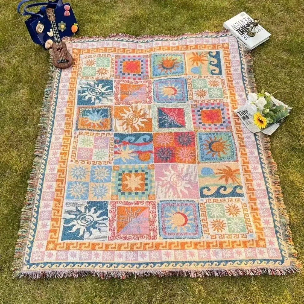 Coperta da picnic intrecciata con motivo Boho-patchwork e frange