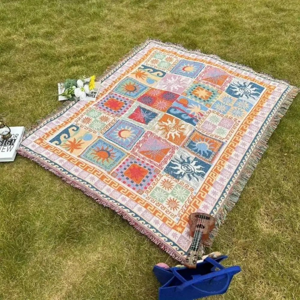 Coperta da picnic intrecciata con motivo Boho-patchwork e frange