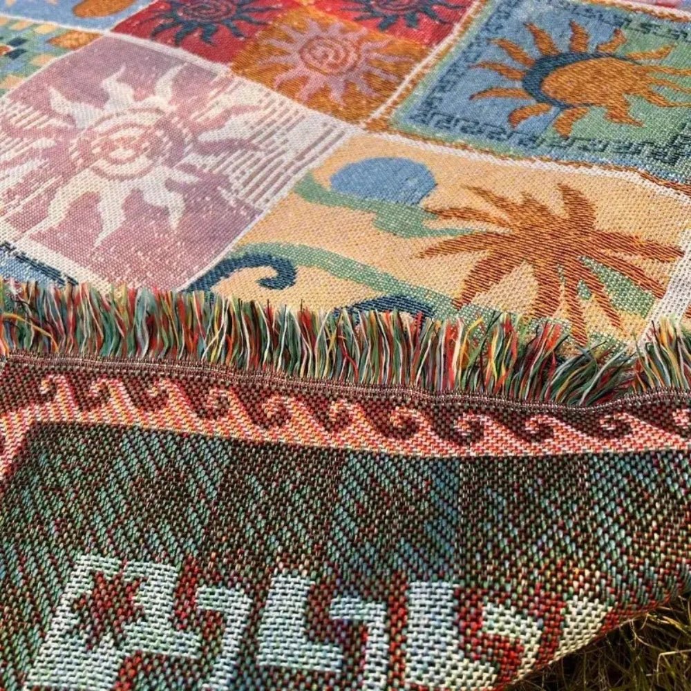 Coperta da picnic intrecciata con motivo Boho-patchwork e frange
