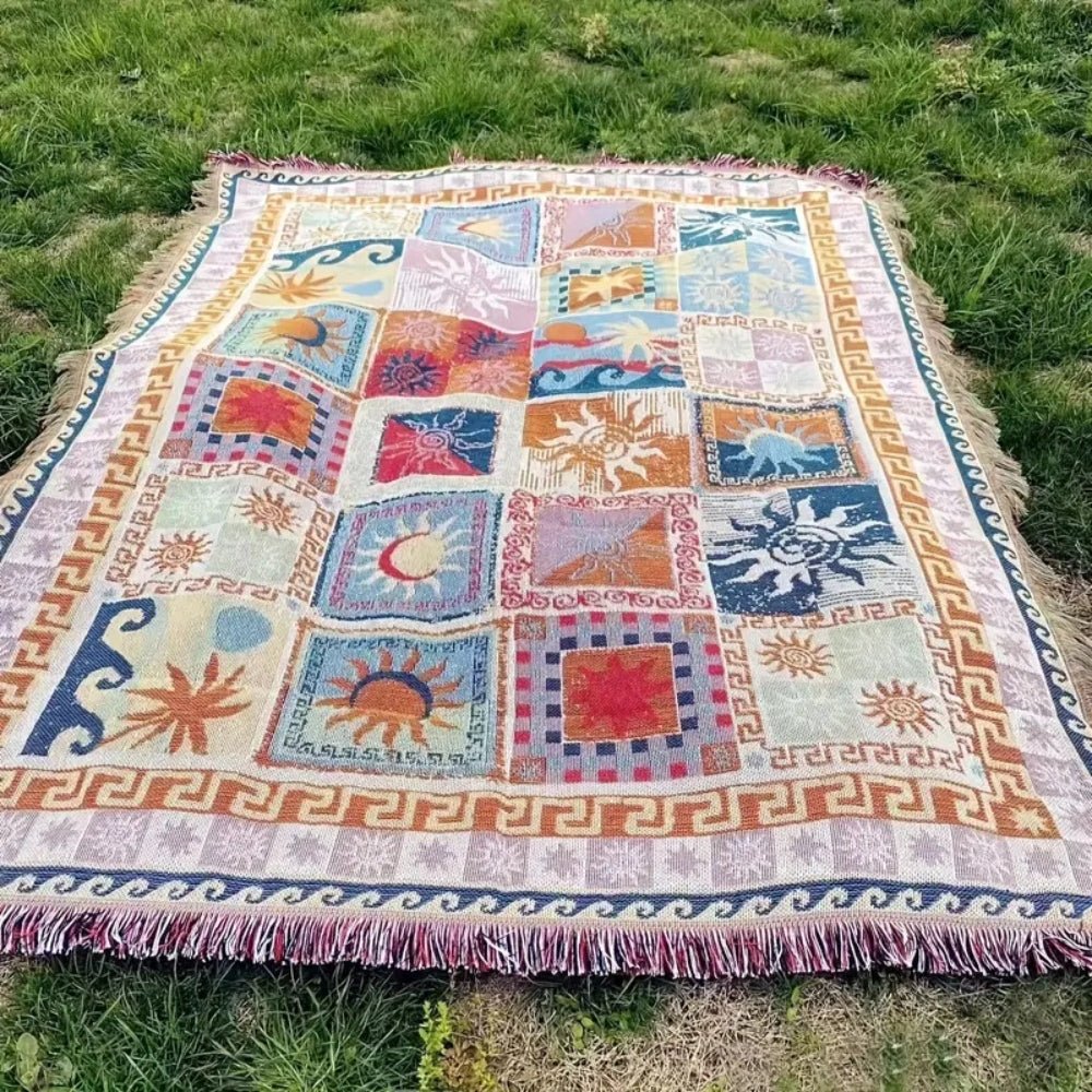 Coperta da picnic intrecciata con motivo Boho-patchwork e frange