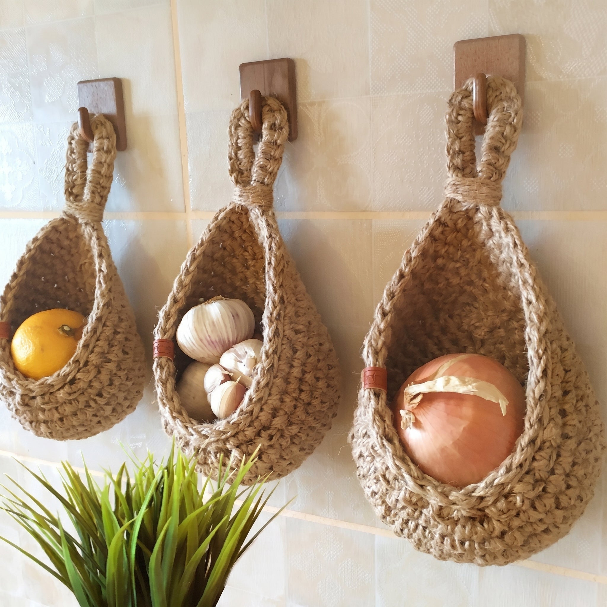 Cesto a muro intrecciato per frutta e verdura