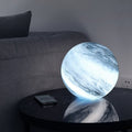 Lumea | Lampada da Tavolo in Vetro a Forma di Luna con Dettagli Cosmica Ipnotici per Interni Serene e Ambientali