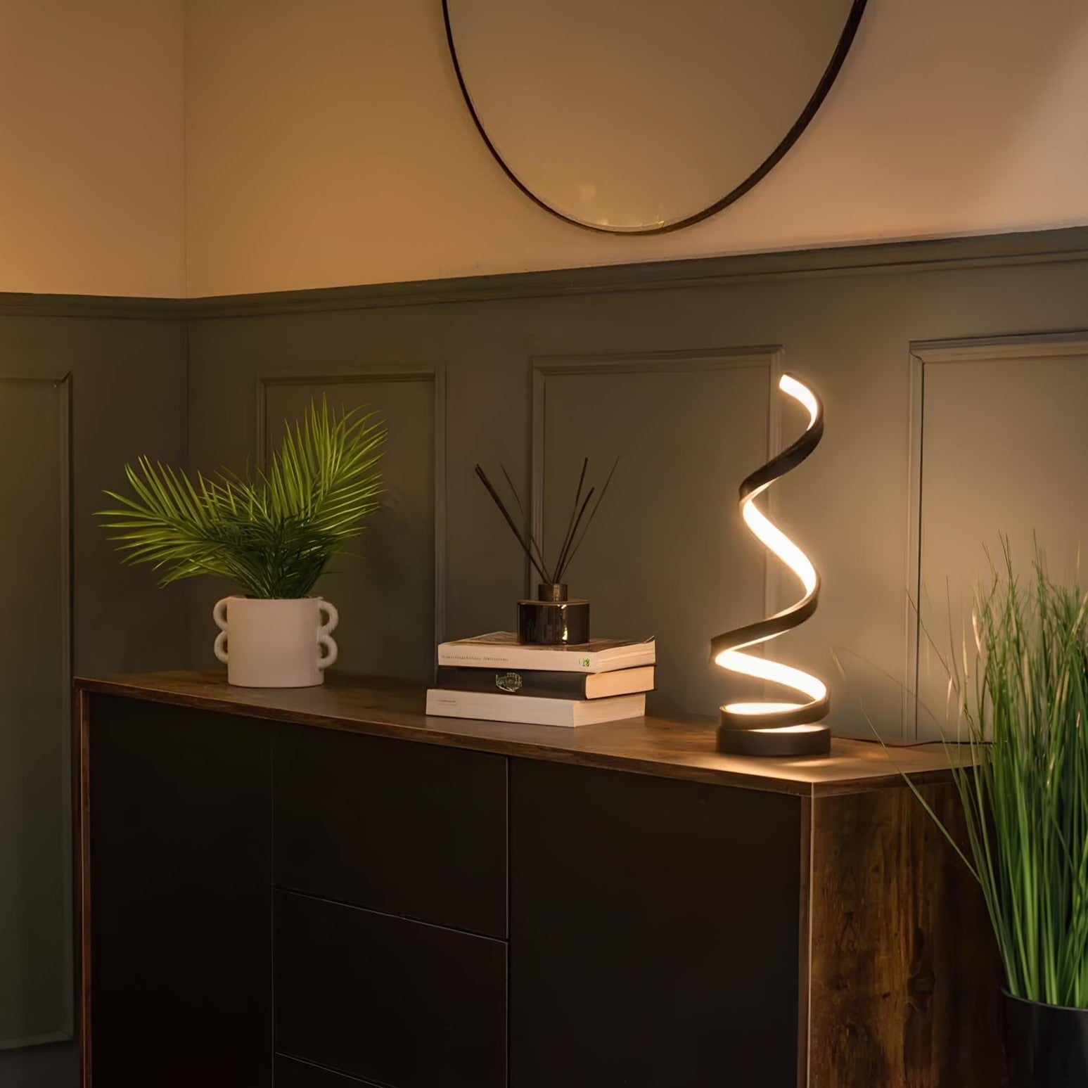 LumoSpiral – Lampada da tavolo ricaricabile dimmerabile con tre modalità di luce e design a spirale moderno