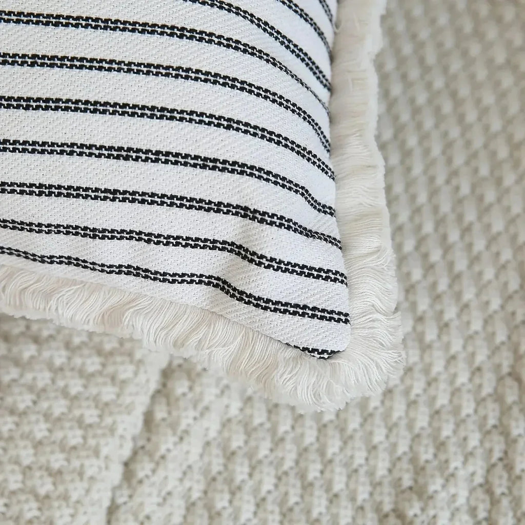Meli | Copricuscino Jacquard con Bordo Arricciato Bianco in Misto Cotone per Divano, Letto e Poltrona