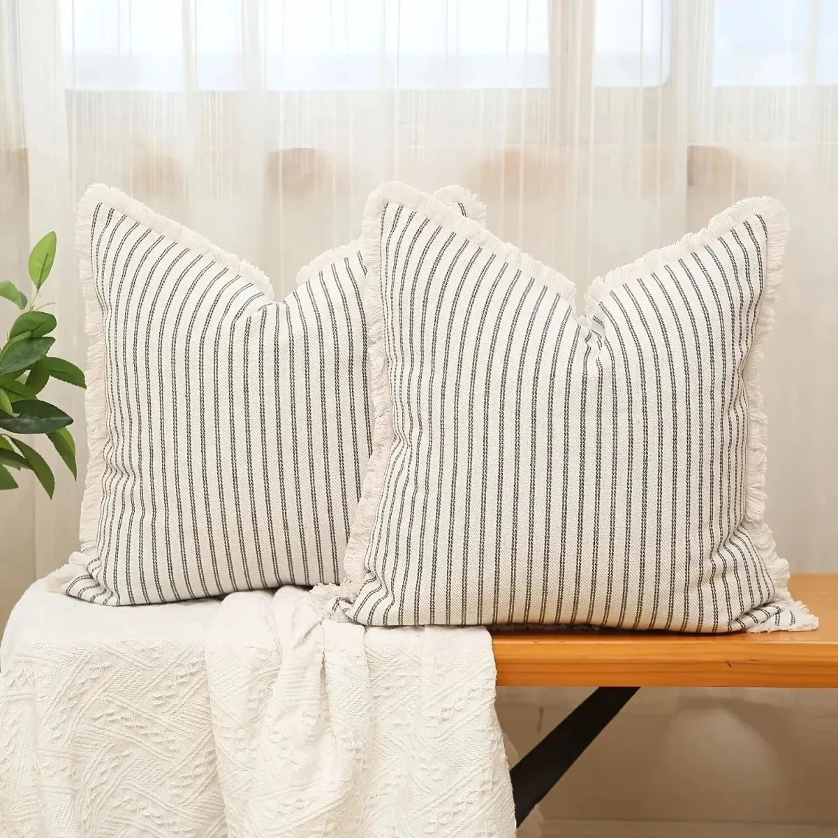 Meli | Copricuscino Jacquard con Bordo Arricciato Bianco in Misto Cotone per Divano, Letto e Poltrona