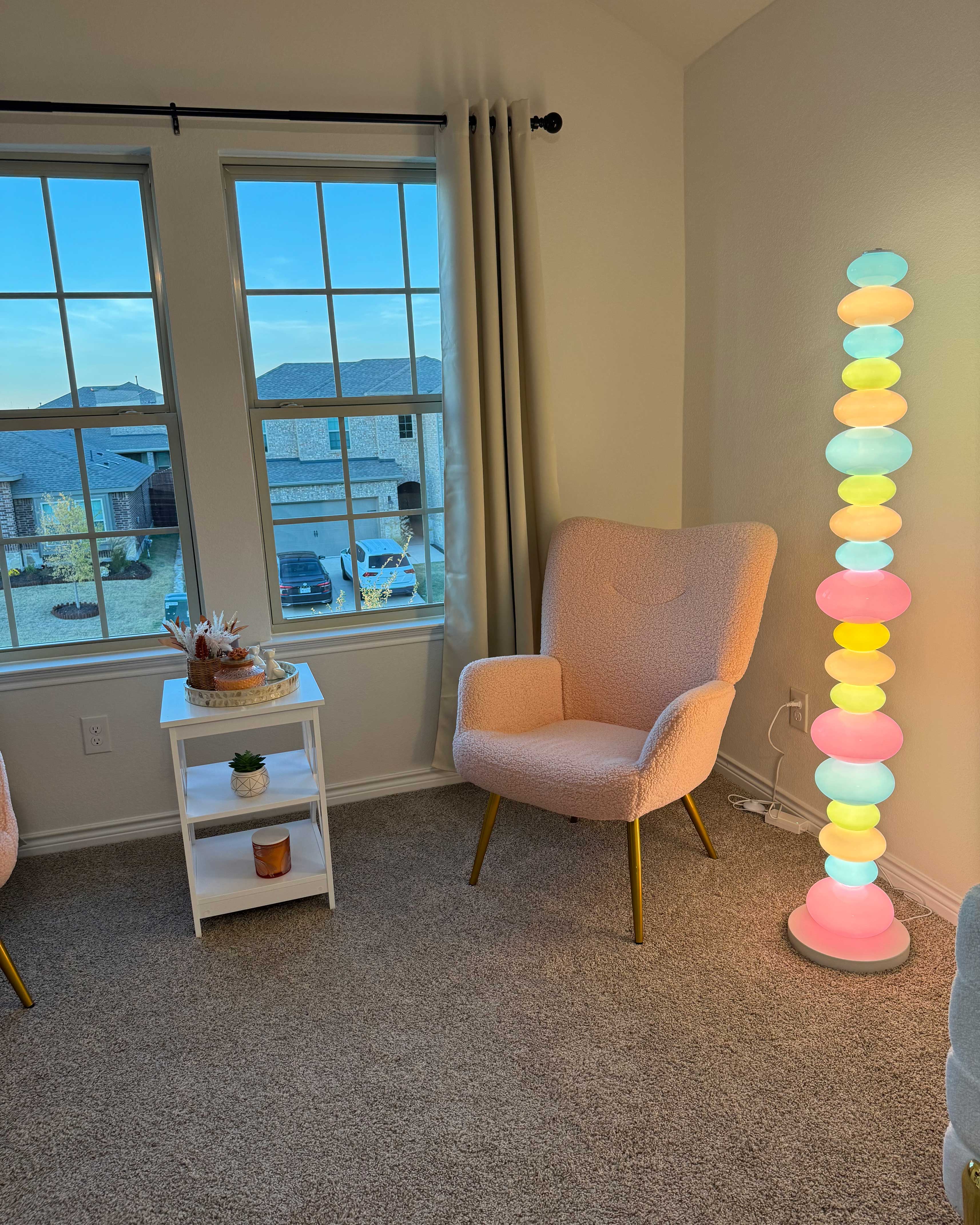 Avenora | Lampada da Terra Scultorea con LED da 2400lm per Soggiorni Moderni