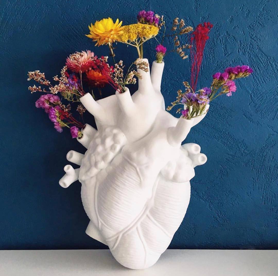 Vaso a Forma di Cuore Creativo – Artistico e Stile per Ogni Interno