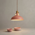 Lampada a sospensione industriale in design dome colorato