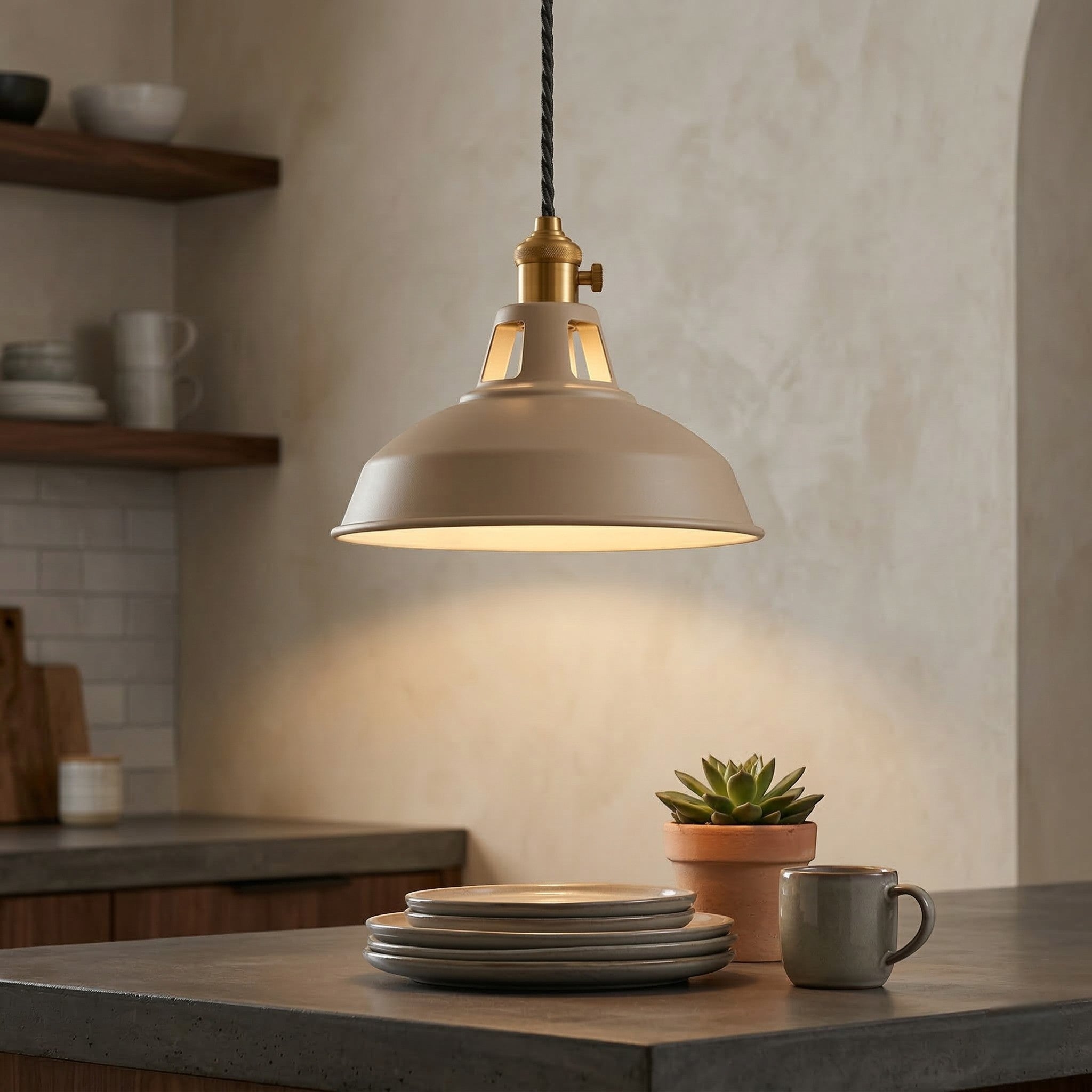 Lampada a sospensione industriale in design dome colorato