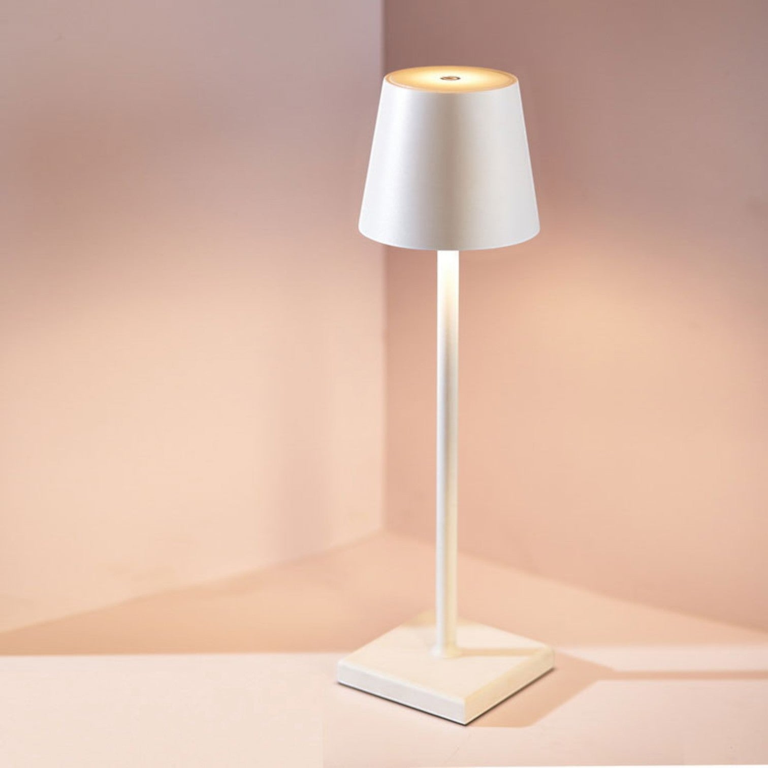 Lampada da tavolo senza fili ricaricabile e dimmerabile