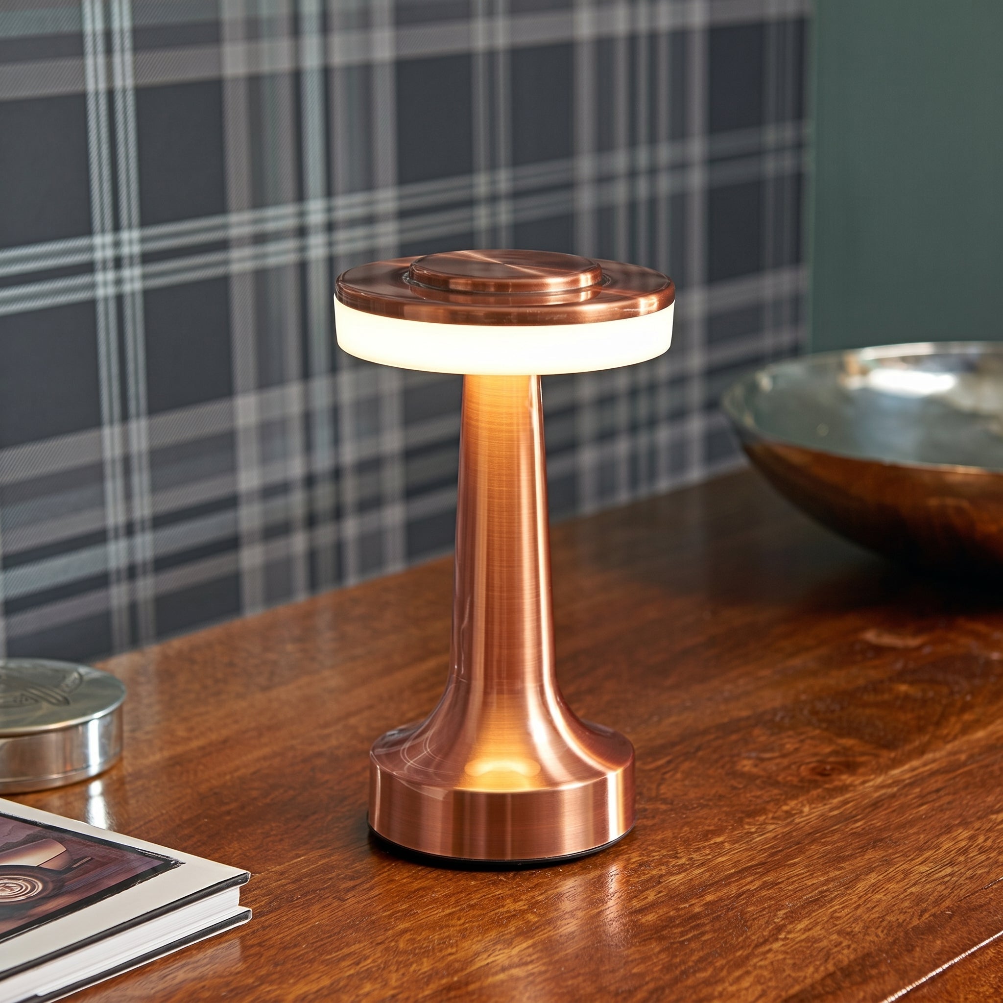 Lampada da tavolo LED wireless con funzione touch e design a T