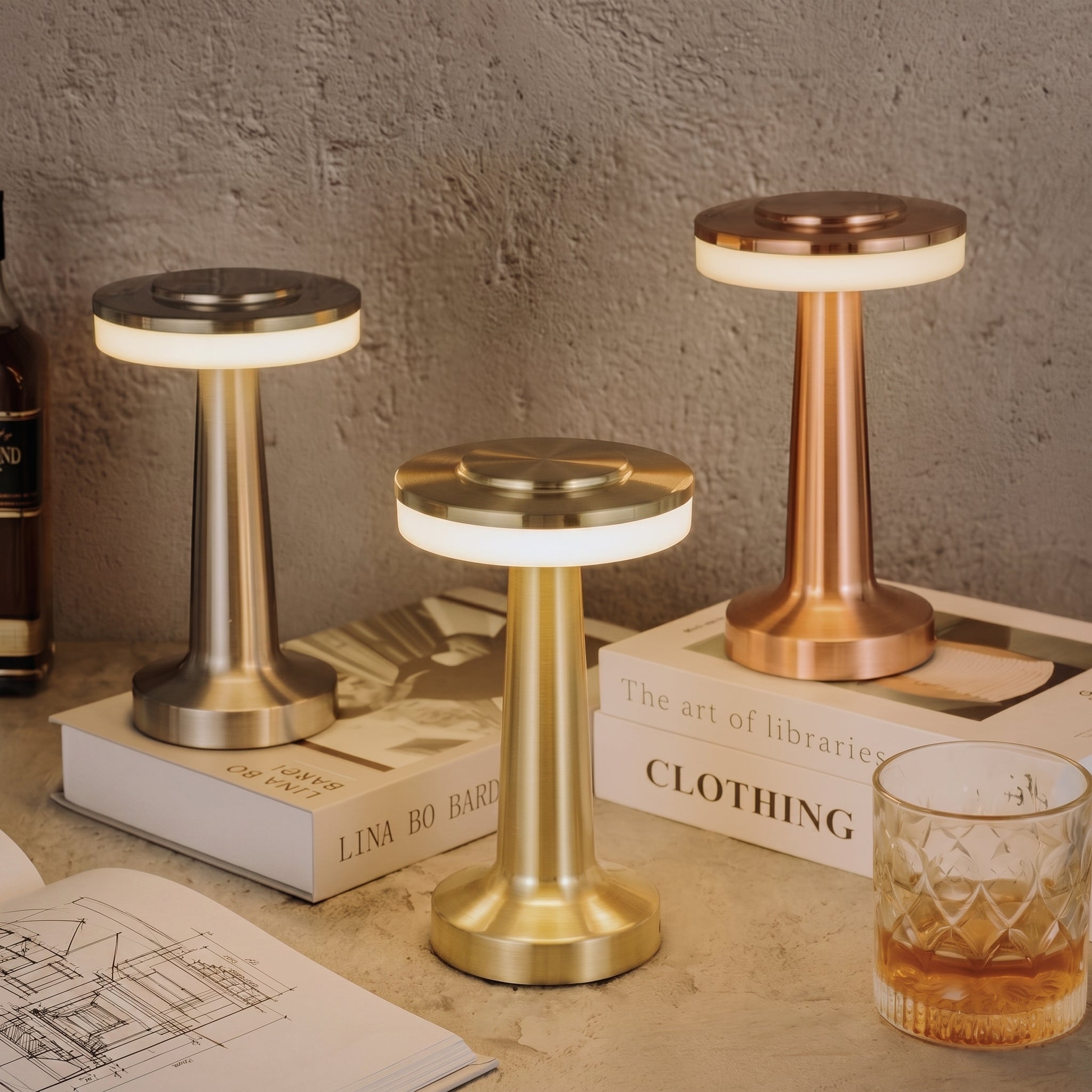 Lampada da tavolo LED wireless con funzione touch e design a T