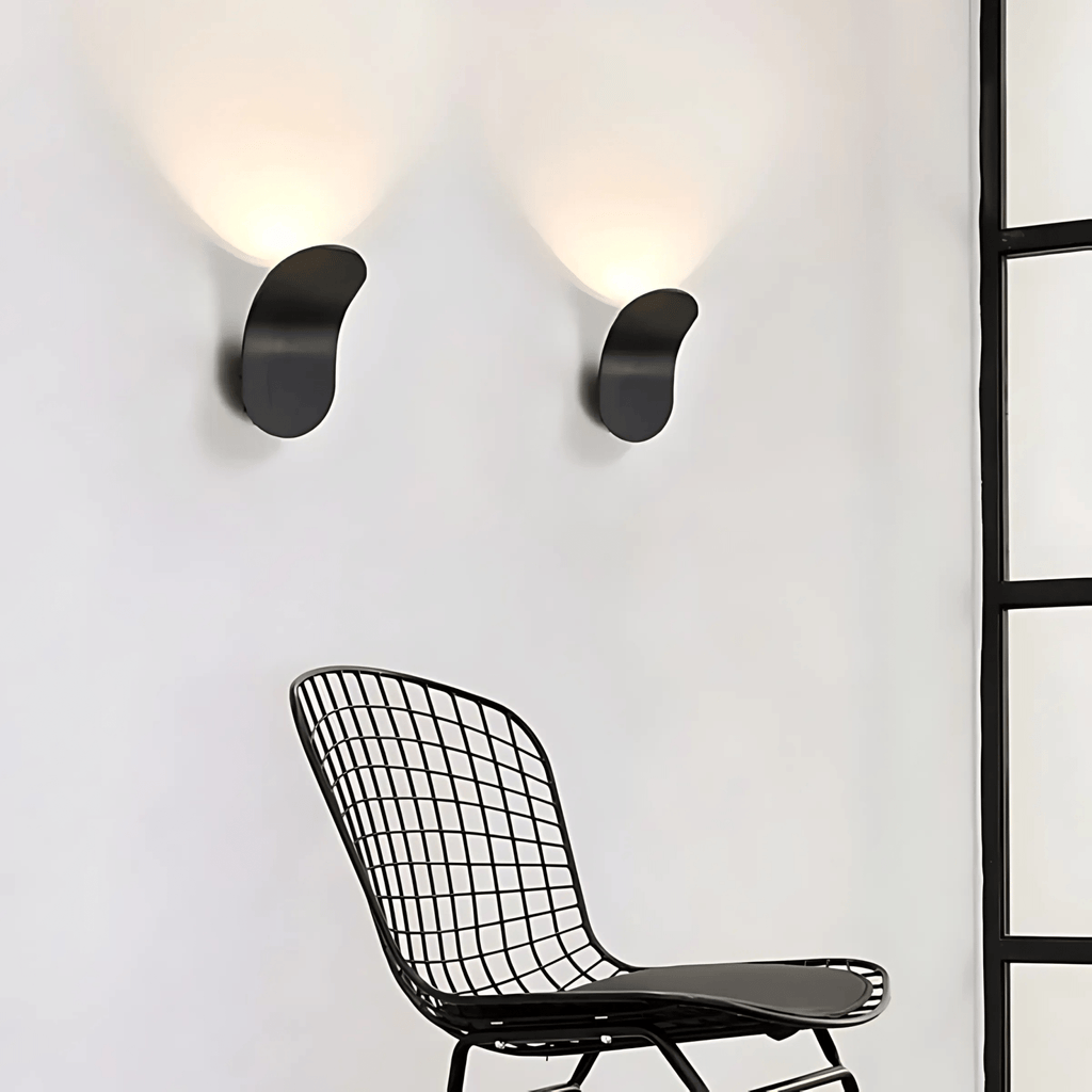 Seluna | Applique Metallica Curva con LED Integrato per Illuminazione Interna Calda