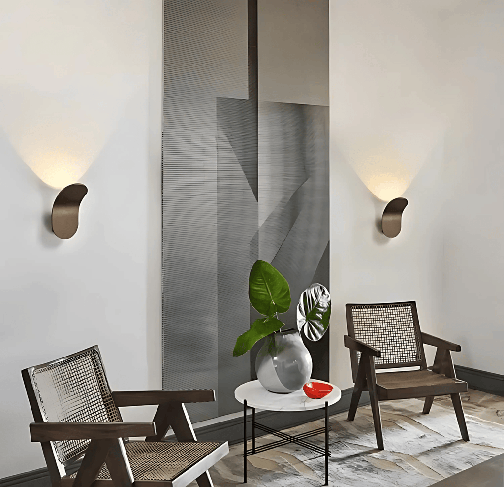 Seluna | Applique Metallica Curva con LED Integrato per Illuminazione Interna Calda