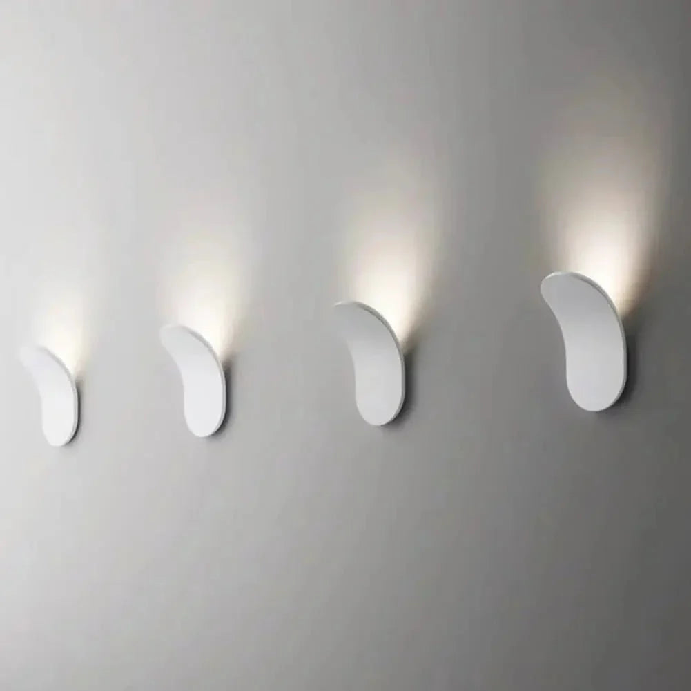 Seluna | Applique Metallica Curva con LED Integrato per Illuminazione Interna Calda
