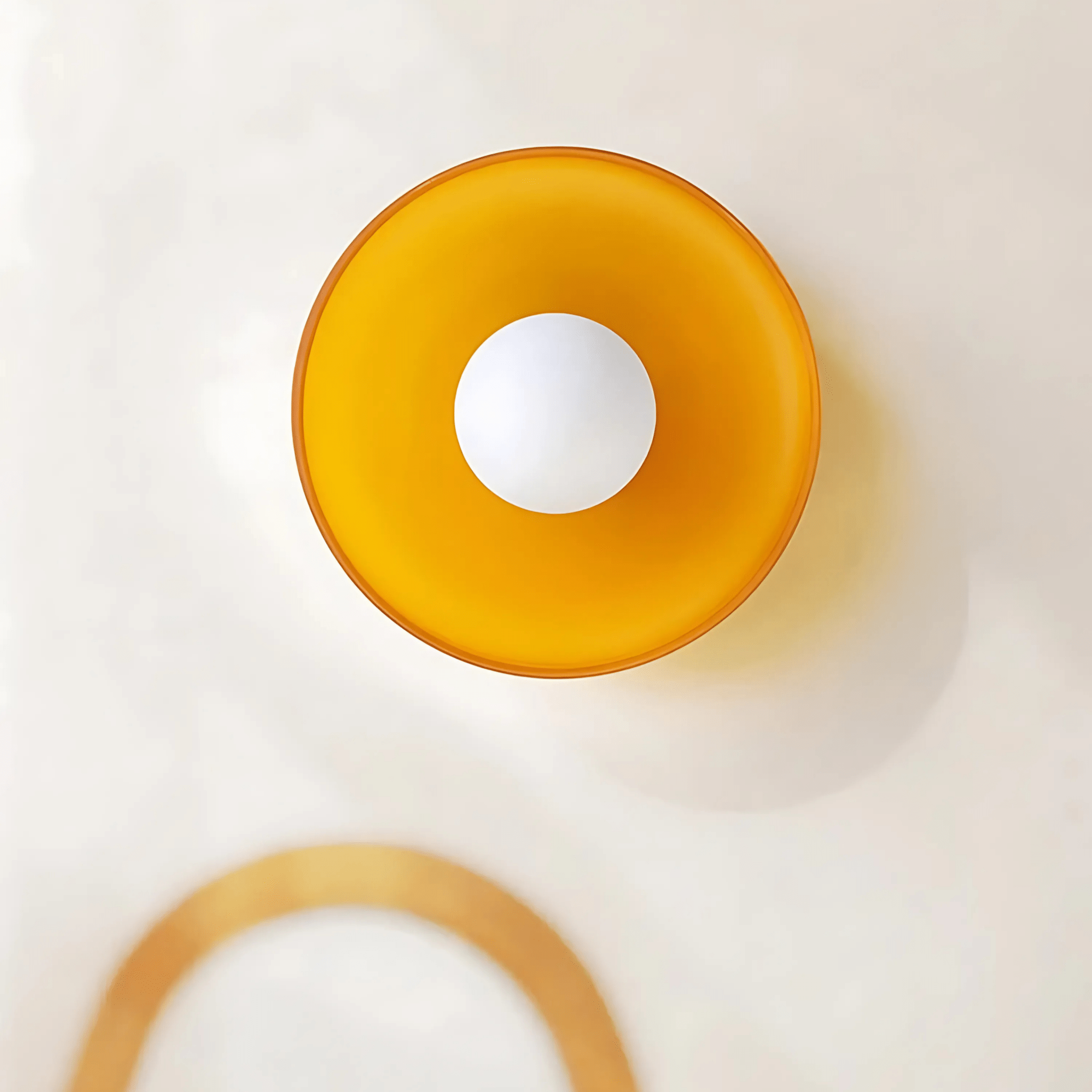 Avenya | Lampada da parete e soffitto in vetro con luce soffusa per soggiorni e camere da letto
