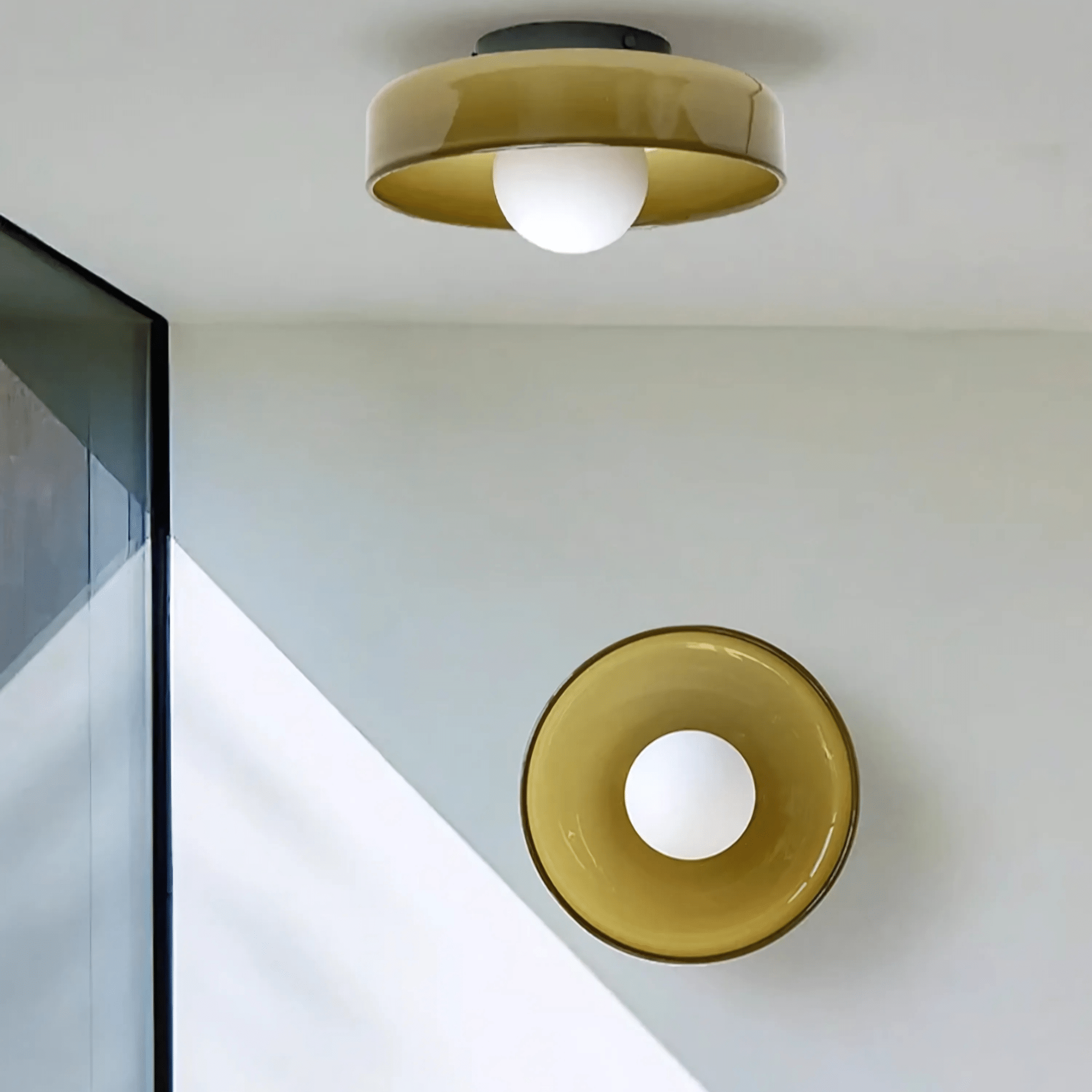 Avenya | Lampada da parete e soffitto in vetro con luce soffusa per soggiorni e camere da letto