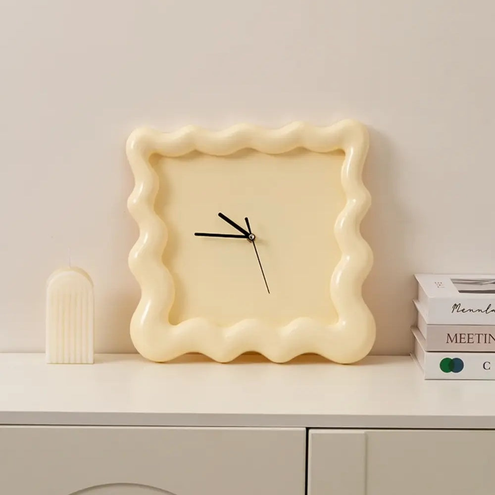 CreamCake Dial – Orologio da Parete Color Crema a Forma di Torta per Decorazione Dopaminica
