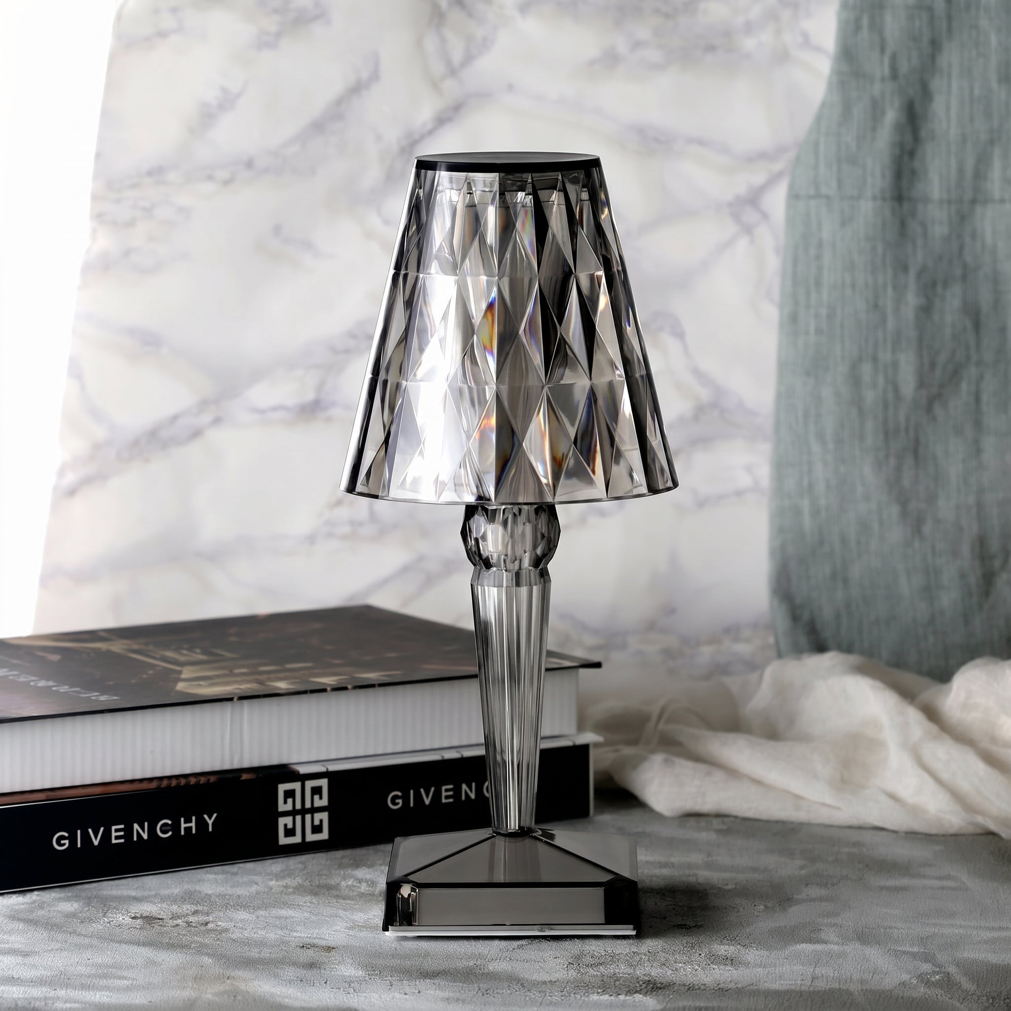 Lampada da Tavolo a Forma di Diamante con Base Quadrata