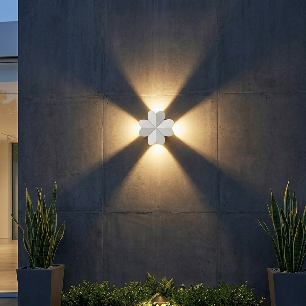 Lampada da parete esterna LED in forma decorativa