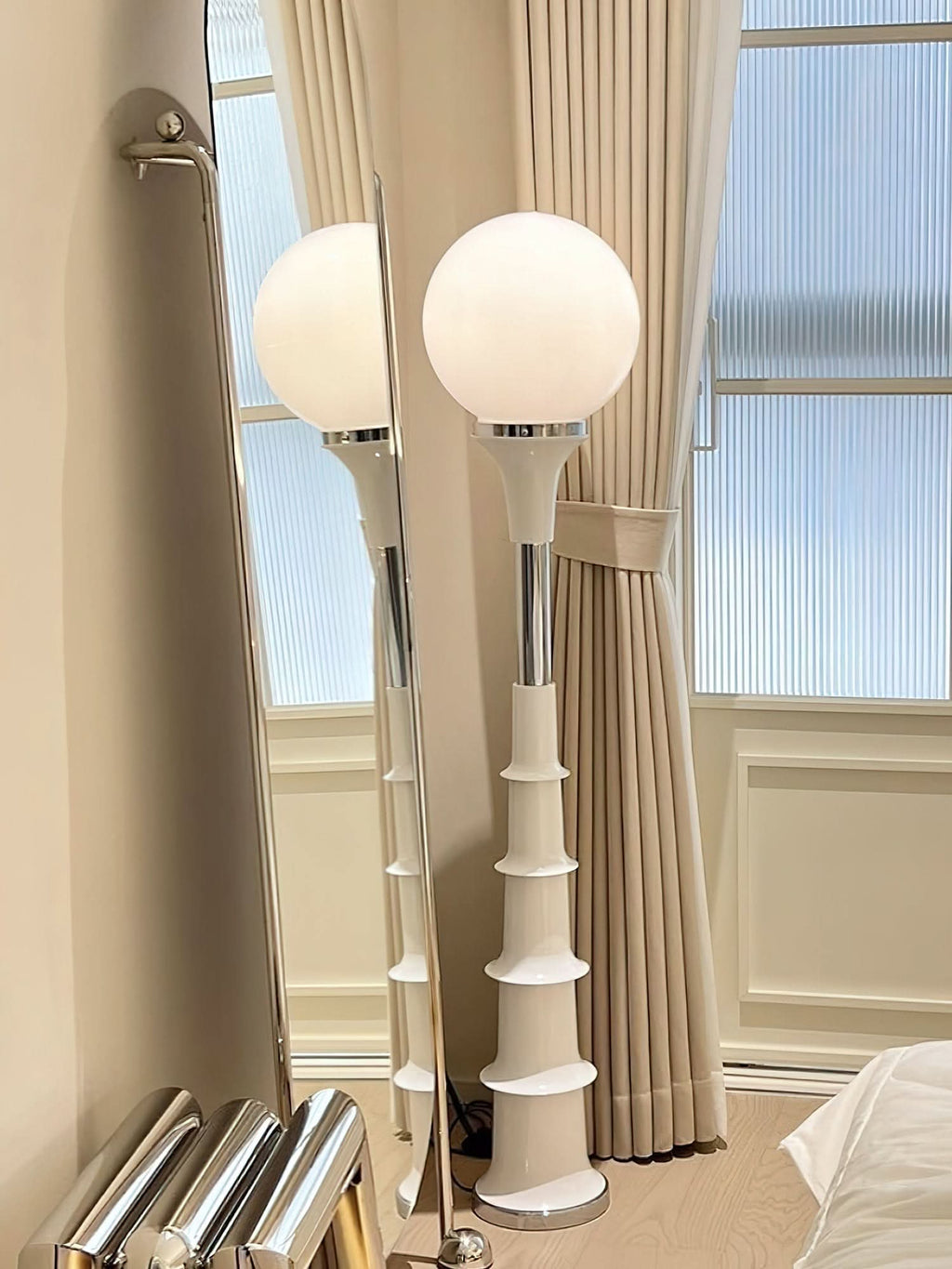 Lampada da Terra Moderna e Colorata con Paralume in Vetro